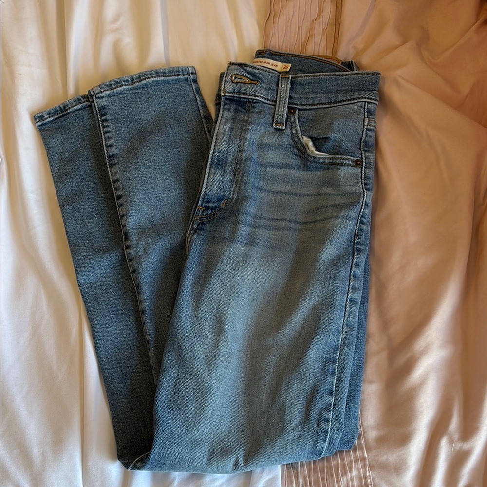 Levi’s high rise mom jeans